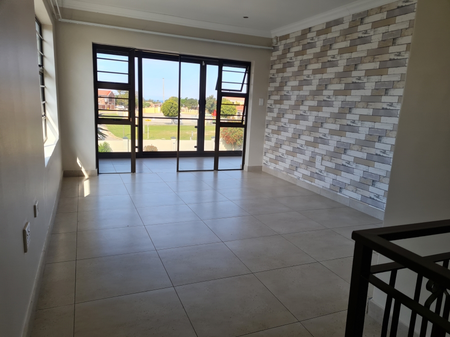 To Let 3 Bedroom Property for Rent in Wavecrest Eastern Cape